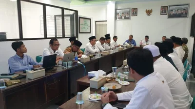 Suasana Pertemuan FORBIS IKPM Gontor dan PP IKPM Gontor dalam rangka laporan tahunan di Kantor PP IKPM Gontor, Sabtu 6 Januari 2023 pukul 13.00
