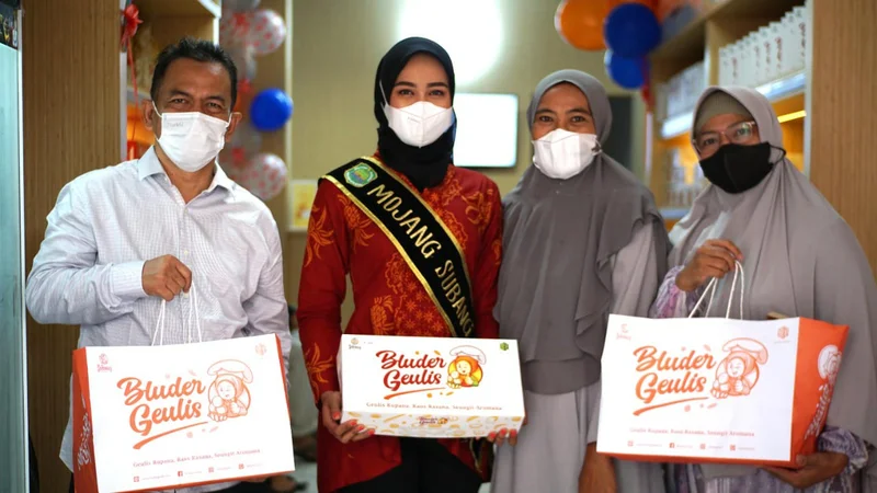 Open Mind, Kolaborasi dan Wakaf, Semua Menyatu dalam Lezatnya Bluder Geulis Oleh: Muhammad Husain Sanusi