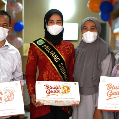 Open Mind, Kolaborasi dan Wakaf, Semua Menyatu dalam Lezatnya Bluder Geulis Oleh: Muhammad Husain Sanusi