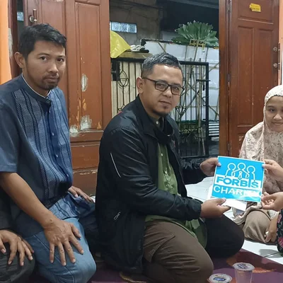 Penyerahan Kerahiman FORBIS Charity ke Keluarga Ust. Imam Hilman, yang diserahkan oleh Ketua FORBIS IKPM Gontor Cabang Bandung