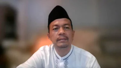 Ust. H. Agus Maulana, Ketua Umum FORBIS IKPM Gontor memberi sambutan