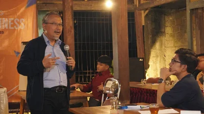 Ir. Muhammad Ridho Zarkasyi, MM memaparkan presentasinya tentang Social Capital in Business