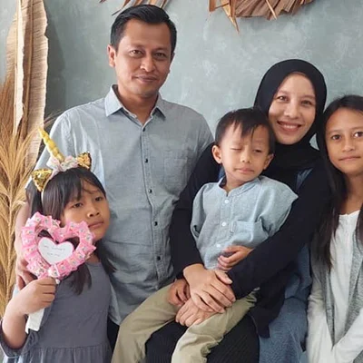 Syahri Furqon, Pemilik Interior Jepara bersama Keluarga