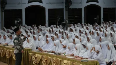 Suasana acara Pembekalan Santri Akhir KMI 2025, Pondok Modern Darussalam Gontor Putri, Mantingan.