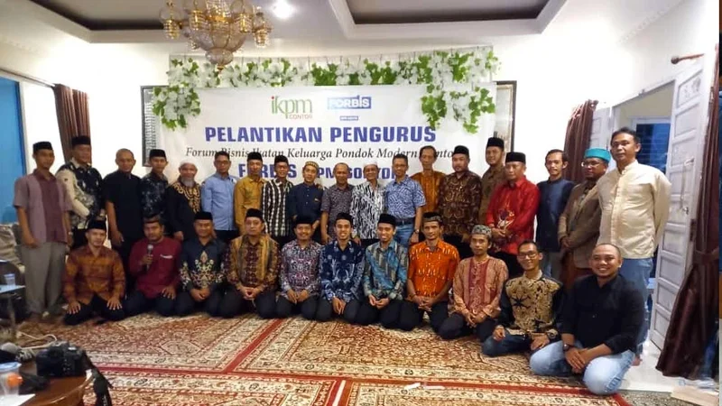 Foto Bersama Seusai Pelantikan FORBIS IKPM Gontor Cabang Kalimantan Barat