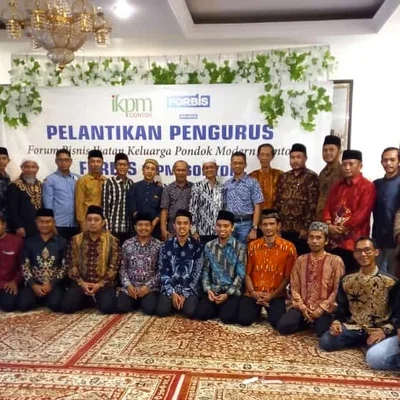 Foto Bersama Seusai Pelantikan FORBIS IKPM Gontor Cabang Kalimantan Barat