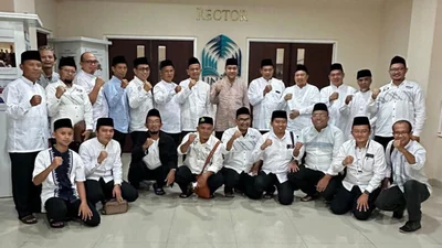 Foto Bersama Silaturahim FORBIS IKPM Gontor dengan Rektor Universitas Darussalam, Pondok Modern Gontor
