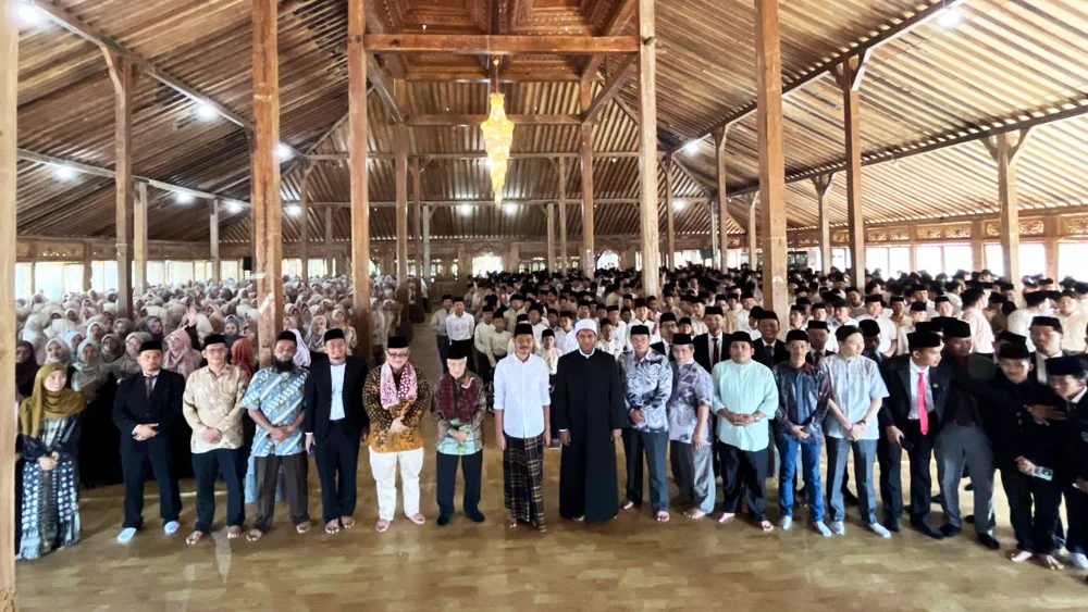 Pimpinan Gontor Kunjungi Pesantren Bina Insan Mulia, Ribuan Santri Saksikan Harmoni Perpaduan Tradisi dan Modernitas