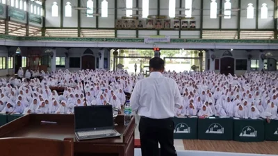 Selain di Pondok Modern Gontor Kampus Putra, FORBIS juga aktif mengisi di kampus putri yang diwakli oleh Ust. Aruman, Ketua 3 FORBIS IKPM Gontor