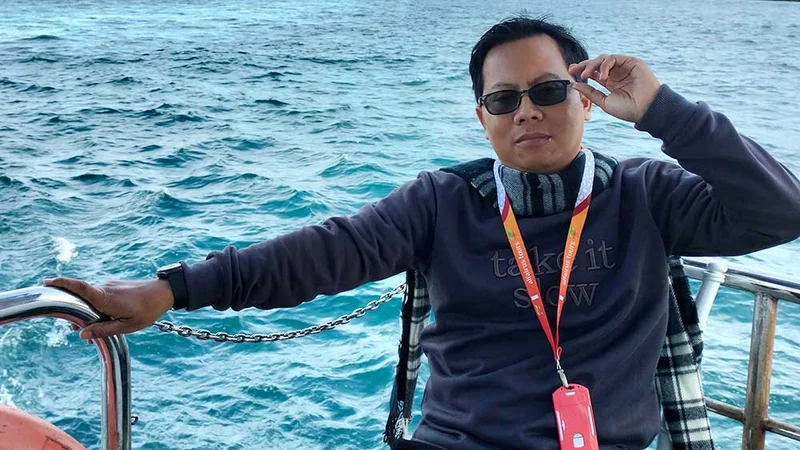 Rakhmat Randyan Yusuf, pemilik Sarung seragam, alumni Gontor tahun 2008