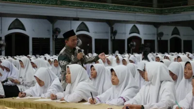 Suasana acara Pembekalan Santri Akhir KMI 2025, Pondok Modern Darussalam Gontor Putri, Mantingan.