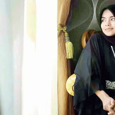 Rima Zuraida adalah Seorang Desainer Fashion Lahirkan Brand Falasifa