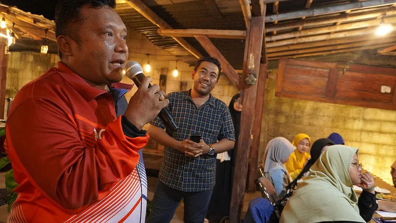 Ust. Herianda Siregar, Sesepuh IKPM Jogja  memberikan motivasi untuk para peserta