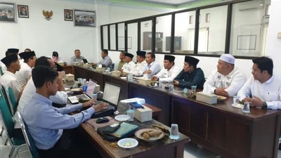 Suasana Pertemuan FORBIS IKPM Gontor dan PP IKPM Gontor dalam rangka laporan tahunan di Kantor PP IKPM Gontor, Sabtu 6 Januari 2023 pukul 13.00
