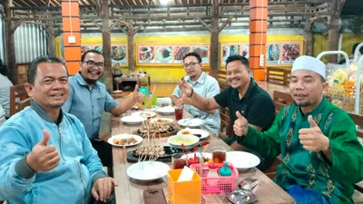 Makan Sate bersama Ust. In'am dan kawan-kawan Jogja